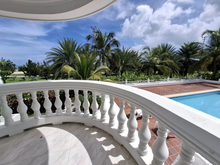 VENTA APARTAMENTO CRSPO 2 ALCOBAS FRENTE AL MAR